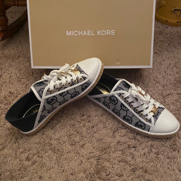 BRAND NEW with Box- MICHAEL KORS SHOES - Picture 7 of 7